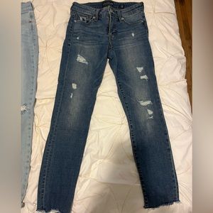 Lucky Brand Ripped Skinny Jeans size 25